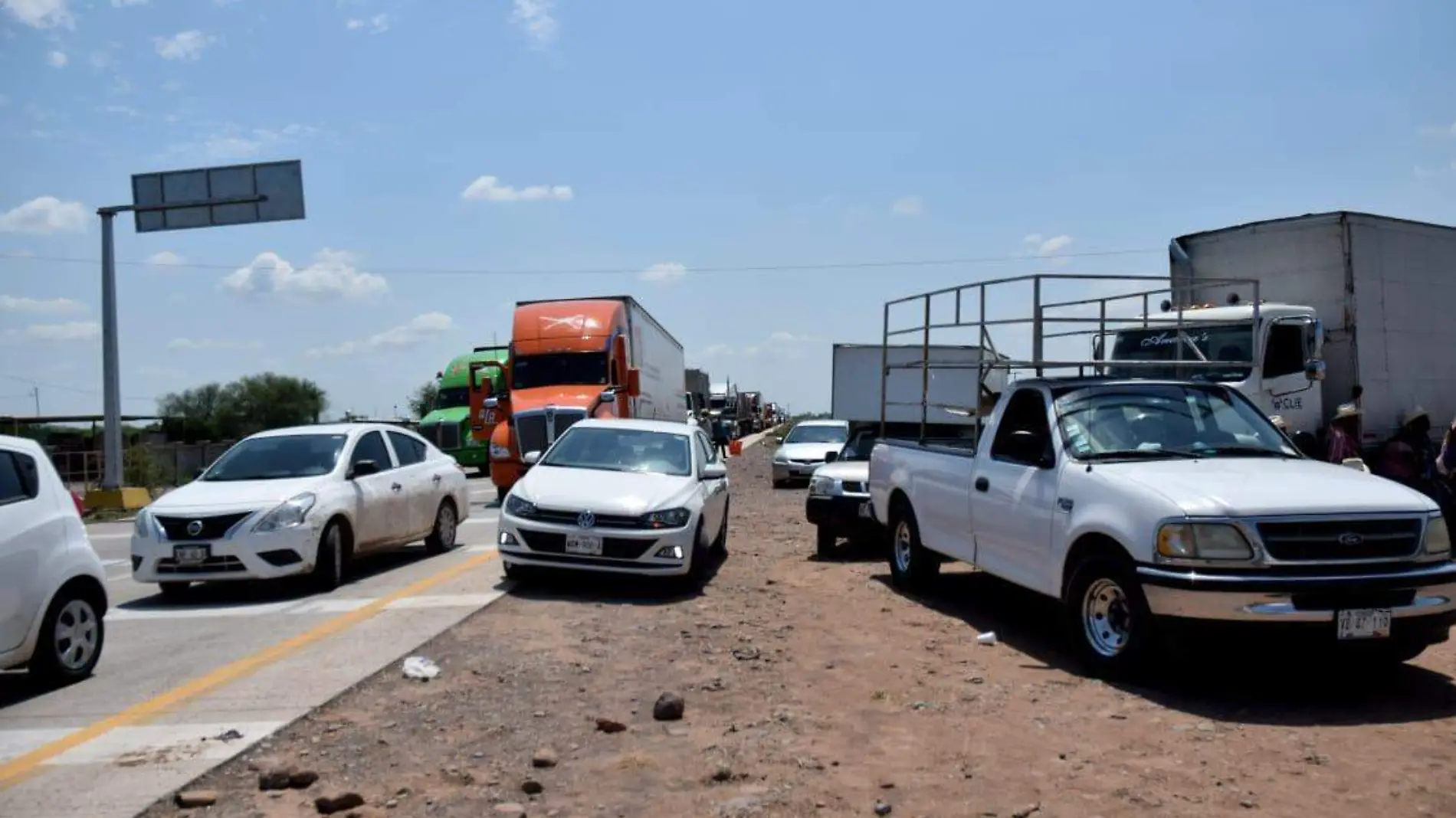 Bloqueo carretero en Vícam yaquis carretera (6)